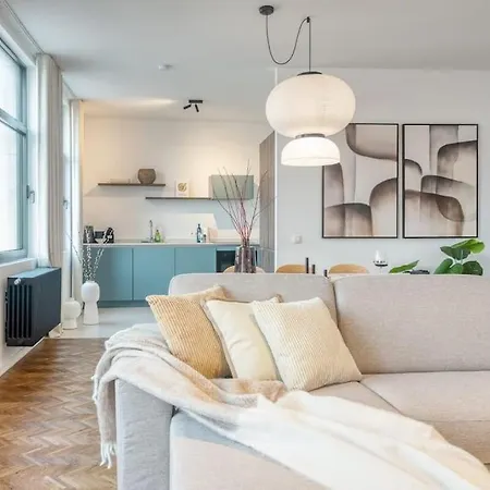 2-br Haven In *